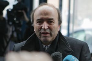 Liga Studentilor din Iasi anunta initierea unor proteste fata de rectorul Universitatii „Alexandru Ioan Cuza”, Tudorel Toader, motivand ca ramanerea acestuia in functie aduce grave prejudicii de imagine comunitatii academice iesene.