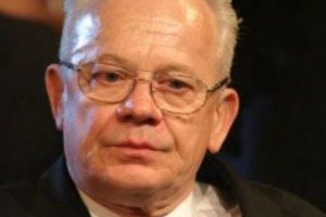 Drama unui mare actor român. O boală cumplită îi macină trupul şi sufletul. Scena i-a devenit doar o amintire