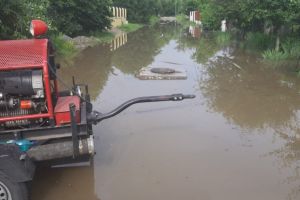 Mai multe gospodarii din judetul Ilfov afectate de ploile abundente de ieri. Pompierii au intervenit in sprijinul cetatenilor (galerie foto)