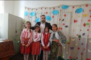 Cadrele didactice trag semnalul de alarmă: Sistemul de educaţie este extrem de politizat! Chiar primarul dictează în şcoli. Telefonul de la ora 09:00