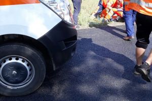 UPDATE. Accident rutier la Negru Voda, judetul Constanta. Un angajat al firmei care se ocupa de lucrari de reabilitare a drumului, ranit grav  