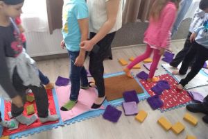 Spectacolul „Tapis”, dedicat copiilor cu tulburări din spectrul autist, la Centrul Şcolar ...