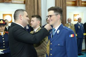 FOTO. Ministrul Gabriel Leş, întâlnire cu studenţii absolvenţi ai Academiilor Militare din SUA