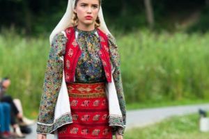 Ambasada României în Republica Turcia sărbătoreşte ia românească printr-o prezentare de modă de excepţie şi un eveniment caritabil în sprijinul copiilor refugiaţi sirieni