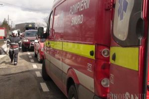 Carambol în Roşiori: Trei maşini s-au lovit, o femeie a ajuns la spital