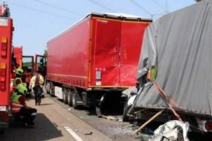 Tragedie pe o autostradă din Germania. Un român a murit  strivit între fiarele contorsionate ale maşinii