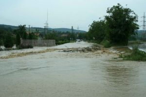 Cod galben şi portocaliu de inundaţii în judeţul Hunedoara