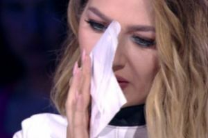 Lidia Buble, aşa cum nu a mai fost văzută de nimeni. Fanii au rămas şocaţi când au văzut imaginile. Cine sunt femeile misterioase care o însoţeau. Foto