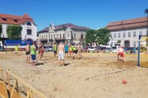 Sute de sportivi din 15 tari vor participa la Baia Mare Beach Handball Challenge 2019