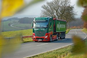 Atentie, soferi! Dintr-un camion a cazut borhot de bere, pe DN1A, la Cheia