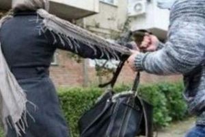 La PITEŞTI, FEMEIE JEFUITĂ în PLINĂ ZI!