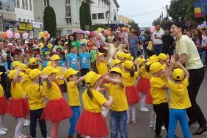 FOTO> Copii din Luduş, sărbătoriţi pentru inocenţă, armonie şi iubire