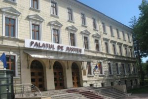 Un fost director de instituţie publică din Botoşani a primit patru ani de închisoare şi obligat să plătească 2,4 milioane de lei