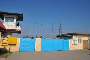 Un agent al Penitenciarului Deva a fost înjunghiat