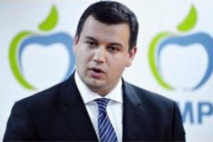 Proiect de lege: Amenzi dure sau puşcărie pentru refuzul arborării drapelului României