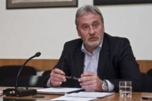 EXCLUSIV. Sentinţă DEFINITIVĂ: primarul UDMR din Târgu Secuiesc, obligat la plata amenzii dată de prefect în 2018 pentru arborarea ilegală a drapelului Ungariei