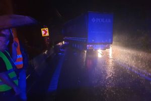 VIDEO FOTO Trei TIR-uri s-au ciocnit pe Valea Oltului