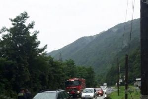 Calvar pe DN7- Valea Oltului. Traficul rutier este îngreunat din cauza ploilor torenţiale