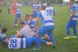 Sportul Petreşti – campioana Ligii a IV-a Alba, la 4 ani de la înfiinţare | Echipa lui Doru Oancea se va bate cu CSM Tg. Mureş pentru promovarea în eşalonul terţ