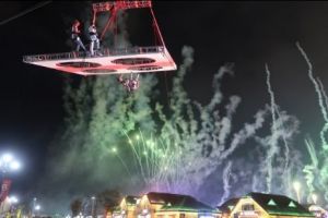 Acrobaţii în aer, iluzii şi efecte speciale. FEST aduce la Timişoara actori-zburători şi show-uri spectaculoase în aer liber