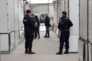 Poliţiştii au verificat 36 de bazarişti şi au dat 33 de amenzi, pentru comerţ ilicit