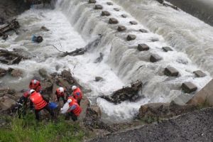 Pompierii prahoveni, eroii ultimelor zile. Echipajele intervin non-stop in localitatile afectate de inundatii