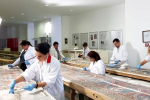 FOTO Conferinţele ASTREI: Workshop de restaurare a picturilor pe lemn