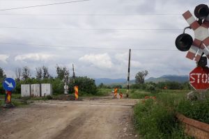 Circulaţia rutieră, închisă temporar pe o stradă din Sântuhalm, pentru lucrări la calea ferată