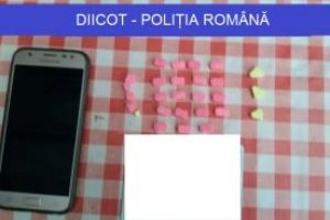 (FOTO) Procurorii DIICOT si ofiterii BCCO au descins, astazi, la casele traficantilor de droguri din Oradea