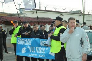 Cazul gardianului înjunghiat: una dintre lovituri a fost la câţiva centimetri de inimă