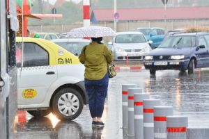 Judeţul Bihor, sub cod galben de ploi şi descărcări electrice până vineri dimineaţa