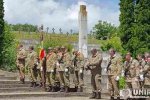 FOTO, VIDEO. Ziua Eroilor marcată la Alba Iulia: Depuneri de coroane, serviciu religios şi defilarea Gărzii de onoare