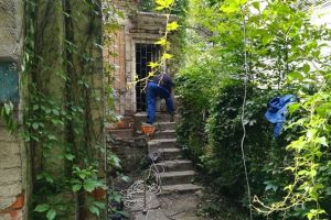 Sediul fostului ziar Timişoara, sudat de angajaţii PMT să nu mai intre boschetarii