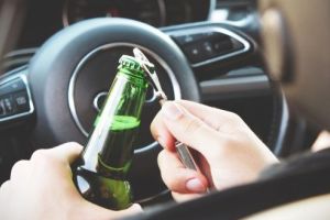 Dosare penale pentru doi şoferi prinşi băuţi în trafic