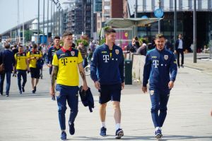 Tricolorii au vizitat portul si s-au bucurat de suportul romanilor