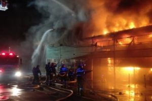 Alertă! Incendiu catastrofal la un depozit! Care este numărul victimelor