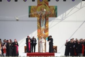 OFICIAL Rugăciunea 'Tatăl nostru' a fost SCHIMBATĂ: O sintagmă a fost înlocuită