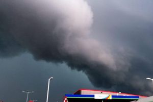 Încă un COD PORTOCALIU de averse, descărcări electrice şi grindină în Bihor