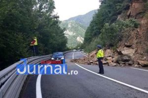 ULTIMĂ ORĂ: Drumul spre Covasna, BLOCAT de o alunecare de teren