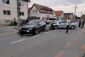 FOTO Un copil şi o femeie răniţi – Au fost implicaţi într-un accident în Sibiu