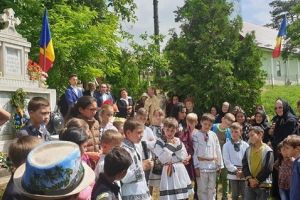 FOTO: Eroii neamului, omagiaţi la Râciu