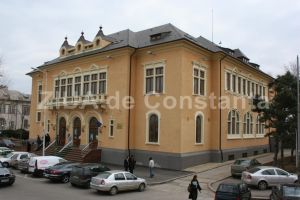 Un tanar din Constanta si-a produs rani singur si a declarat ca a fost talharit. Cum a fost prins cu minciuna de anchetatori