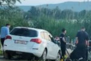 NEWS ALERT. Manevre de resuscitare pe malul Dunării! Eforturi disperate ale unui copil de 7 ani pentru a-şi salva mama!