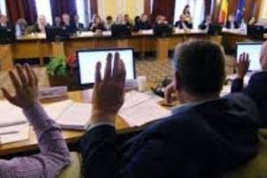 „Cea mai radicală propunere legislativă care vizează tutunul, iniţiată neetic şi la limita legii”. Cine l-a plătit pe deputatul USR care a iniţiat proiectul