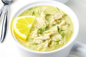 Supă grecească de pui cu lămâie
