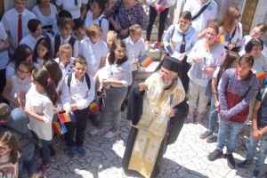 Peste o mie de gălăţeni au participat la Procesiunea de pomenire a Eroilor