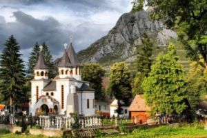 Satul, izvor al tradiţiilor şi obiceiurilor