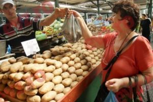 Cartofii, mai scumpi decât cireşele