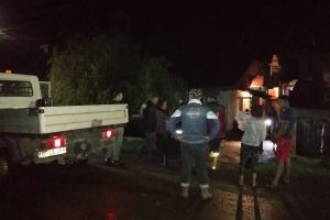 FOTO Alertă maximă! Zeci de persoane evacuate din locuinţe, în timpul nopţii, din cauza creşterii râului Sitna