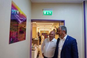 Adevărată galerie de artă pe holurile unei secţii a Spitalului Judeţean de Urgenţă. Când va fi gata